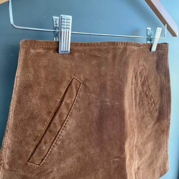Blank NYC Brown Suede real Leather Mini Skirt Size 24 Front Slit Pockets XS - Picture 3 of 6